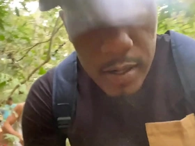 O novinho aceitou dar para 3 machos no parque da cidade.