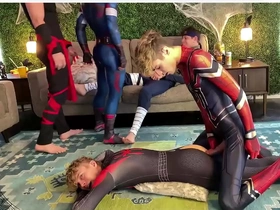 Geile gay knapen in strakke spandex pakjes hebben zin in gay sex